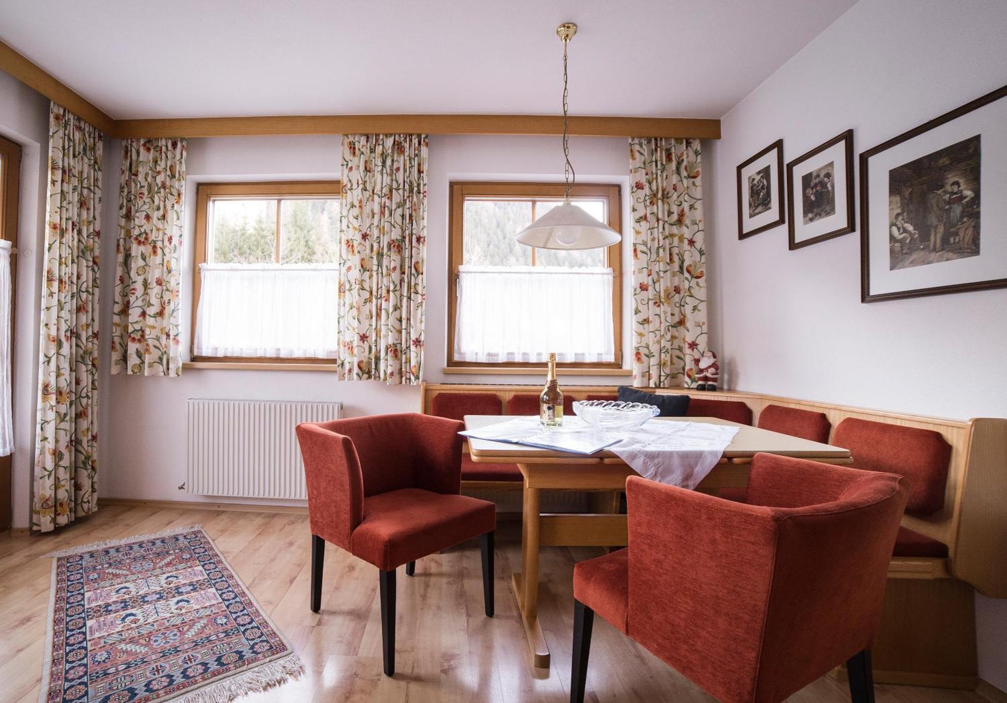 Alberts Bellevue Appartements Nauders Kamer foto